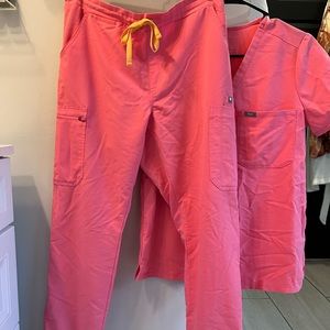 FIGS SET in hot coral pink